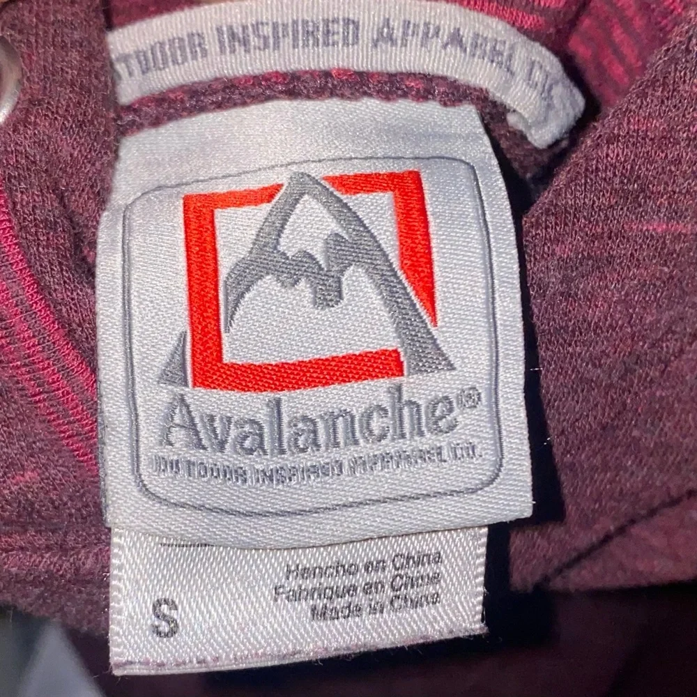 Avalanche sweatshirt size small - Picture 4 of 4
